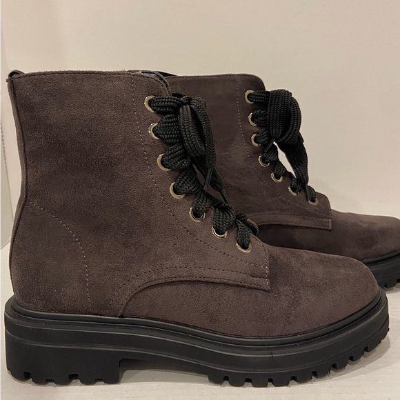 CATHERINE Malandrino NWT Champy Grey Ultra  Suede  Lace Up Boots 7.5 - Picture 1 of 11